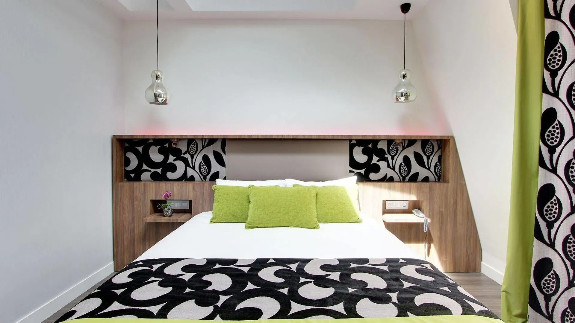Alhambra Hotel Paris