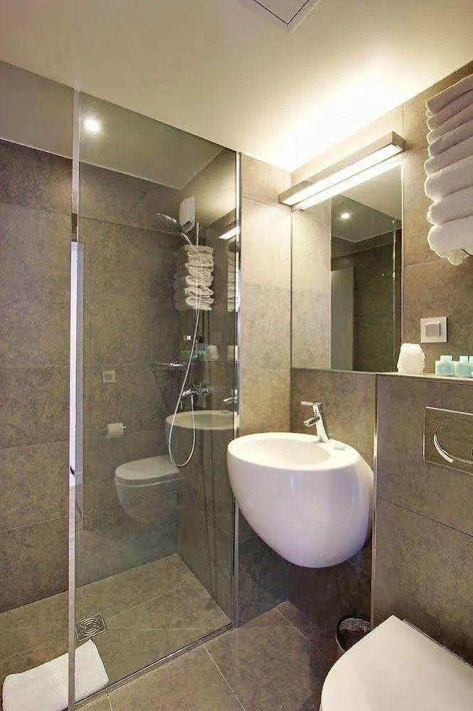 Alhambra 3* Paris